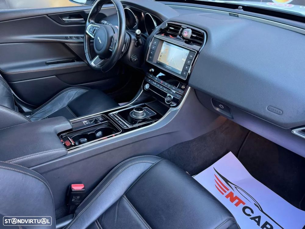 Jaguar XE 2.0 D Prestige Aut. - 4