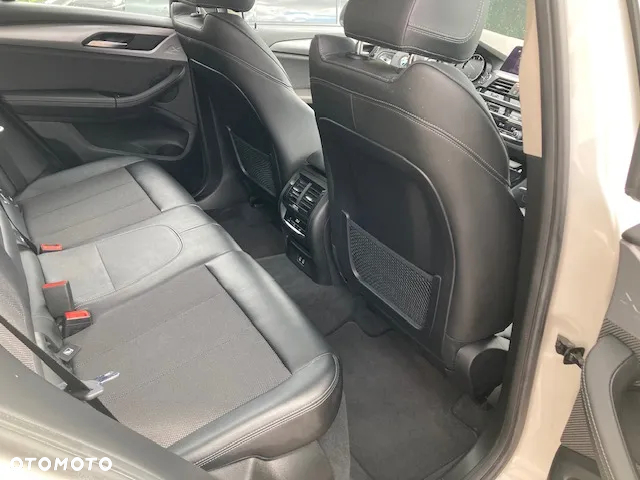 BMW X3 xDrive20i Advantage sport - 9