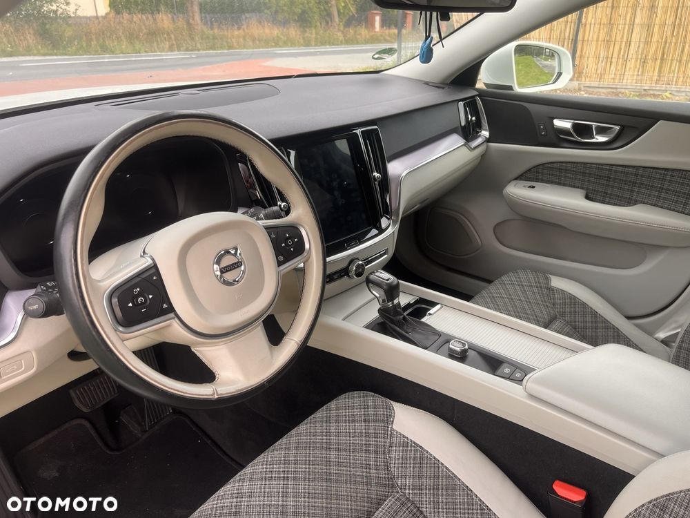 Volvo V60 D4 Momentum Pro - 7