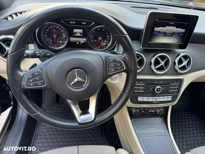 Mercedes-Benz GLA - 13