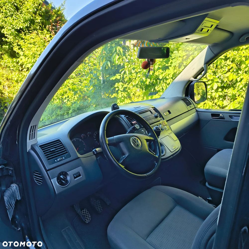 Volkswagen Multivan - 11