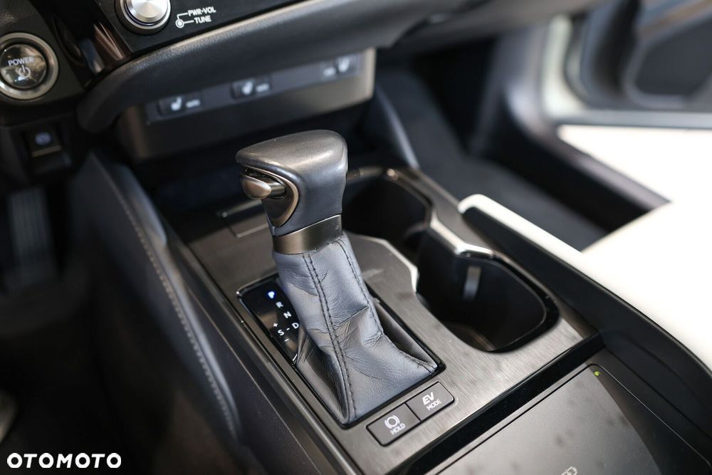 Lexus ES 300h Business Edition - 22