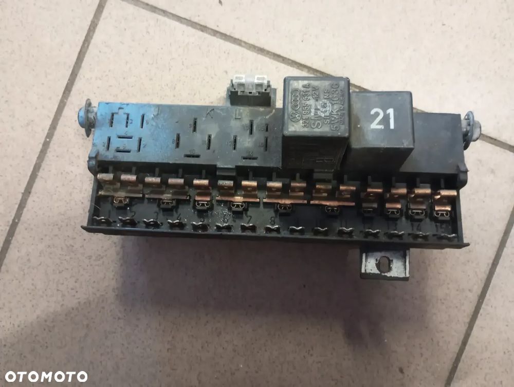 SKRZYNKA MODUŁ BEZPIECZNIKÓW VW LT35 SCIROCCO 171941821BC - 1