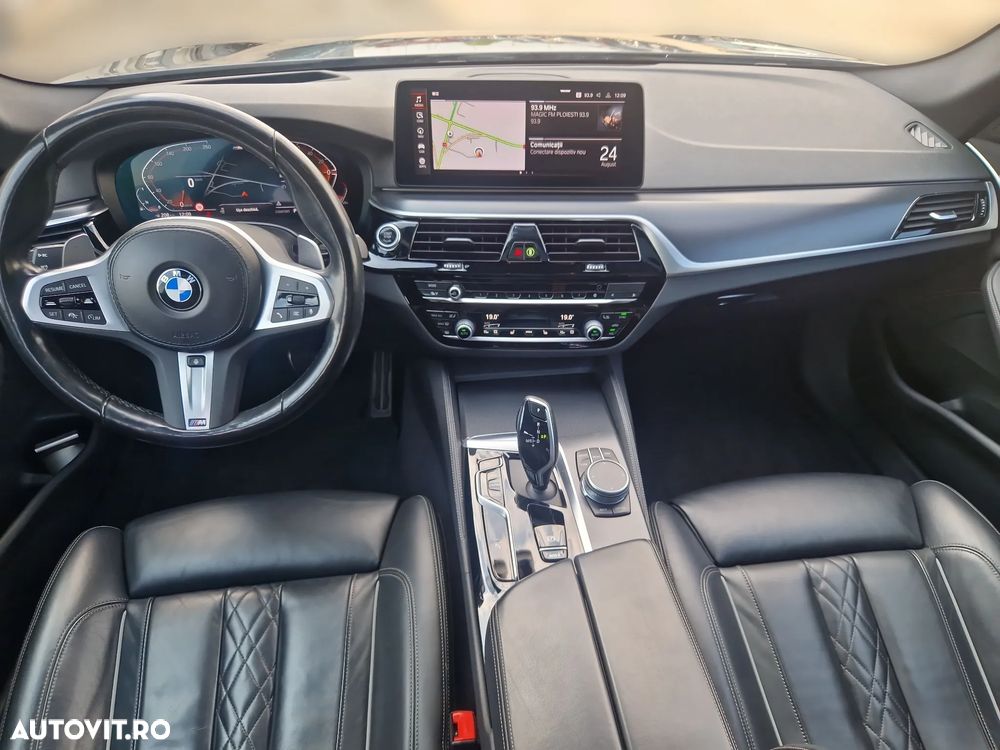 BMW Seria 5 530i xDrive AT MHEV - 12