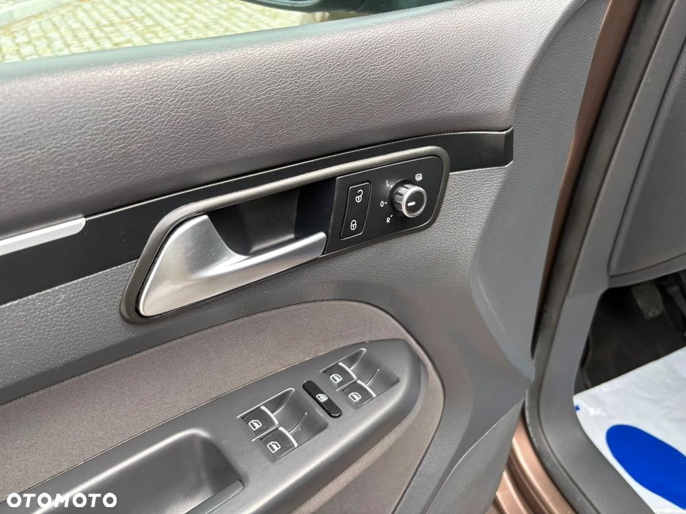Volkswagen Touran 2.0 TDI DPF BlueMotion Technology Cup - 17
