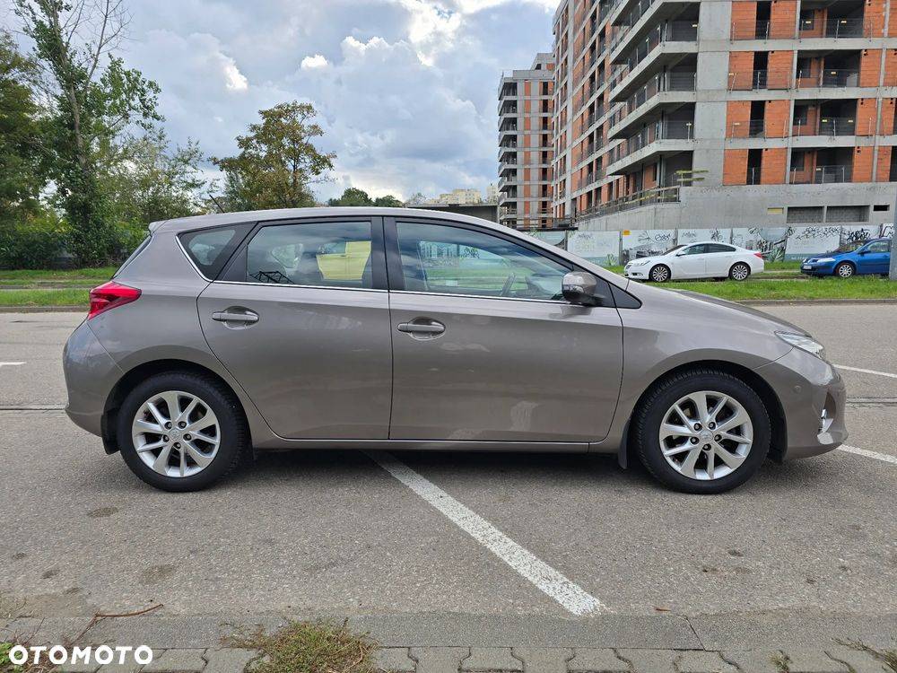 Toyota Auris 1.6 Premium MS - 6