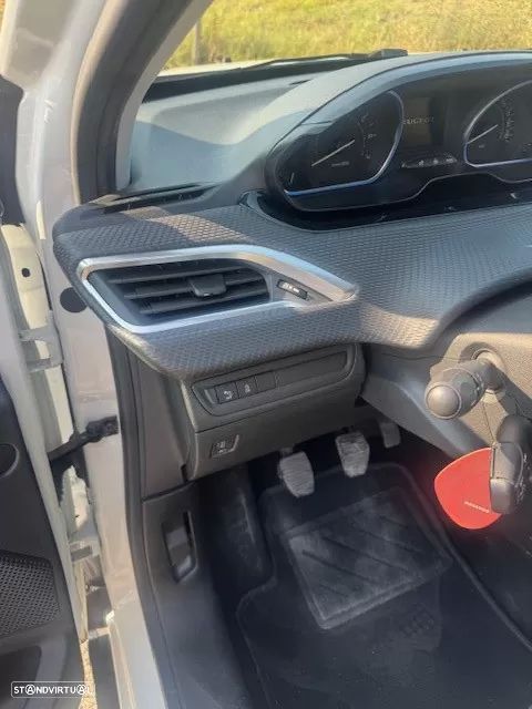 Peugeot 2008 1.2 PureTech Allure - 14