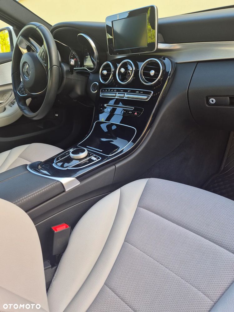 Mercedes-Benz Klasa C 180 9G-TRONIC - 9