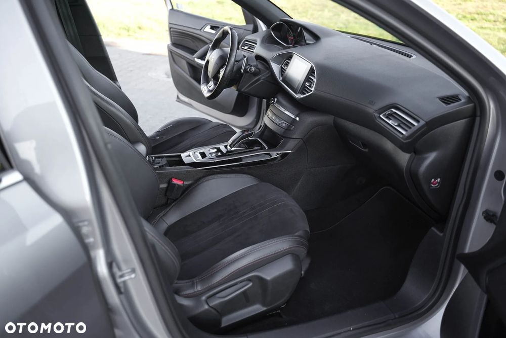 Peugeot 308 - 8