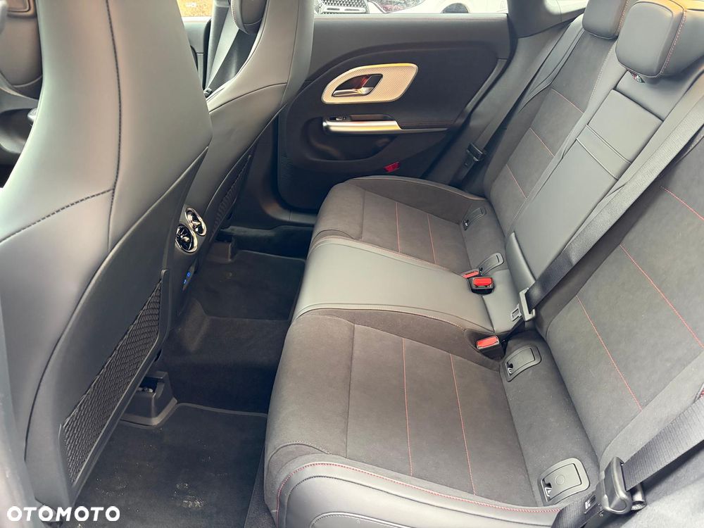 Mercedes-Benz CLA 200 mHEV 8G-DCT - 14