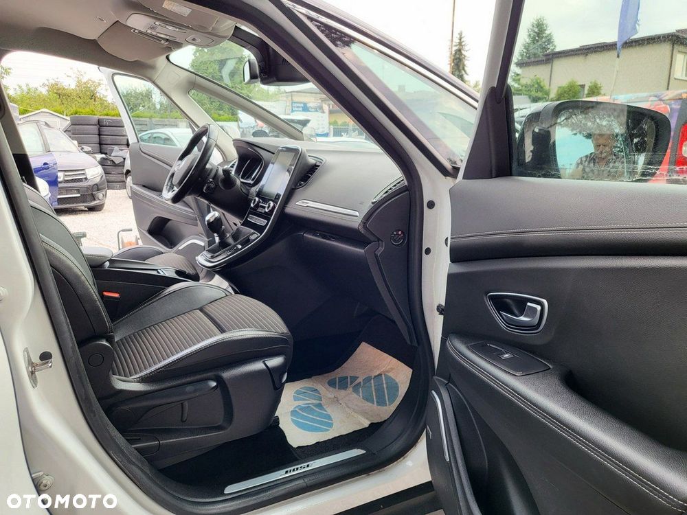 Renault Grand Scenic - 17