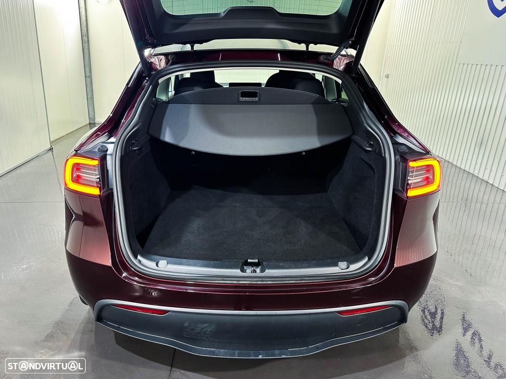 Tesla Model Y Performance Dual Motor AWD - 33