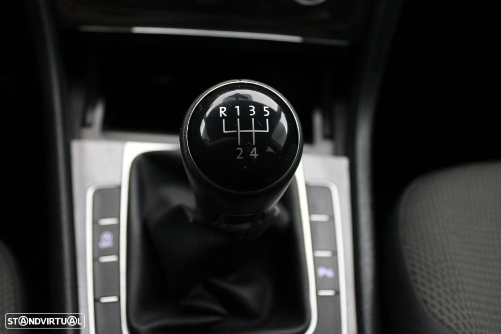 VW Golf Variant 1.6 TDi Confortline - 23