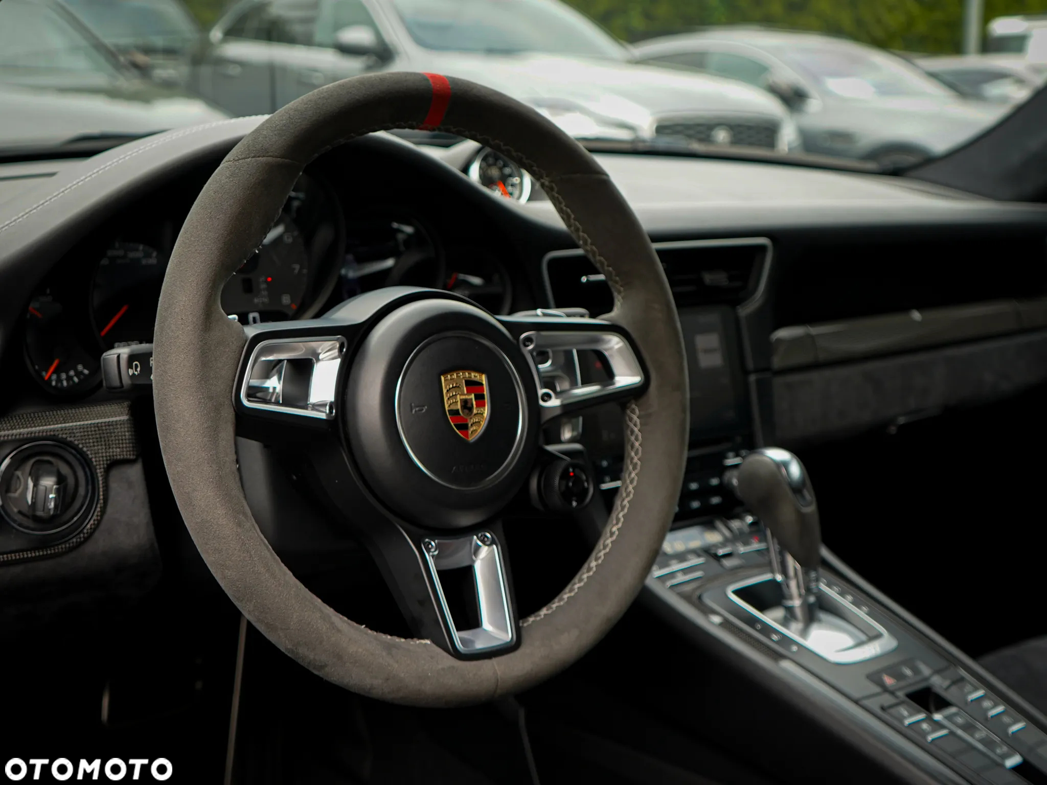 Porsche 911 Carrera 4 GTS PDK - 10