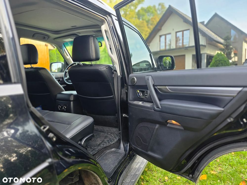 Mitsubishi Pajero - 25