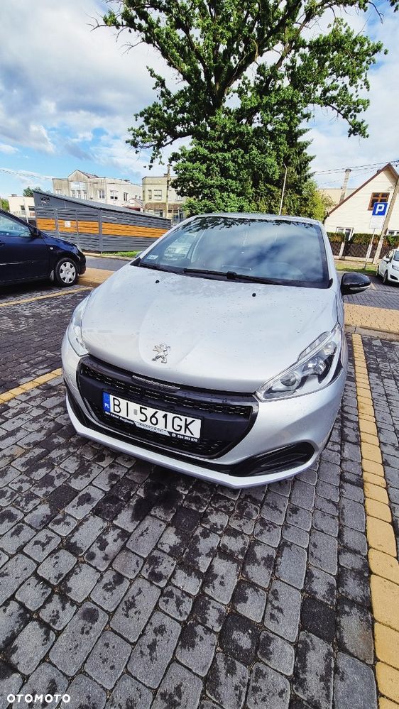 Peugeot 208 - 8