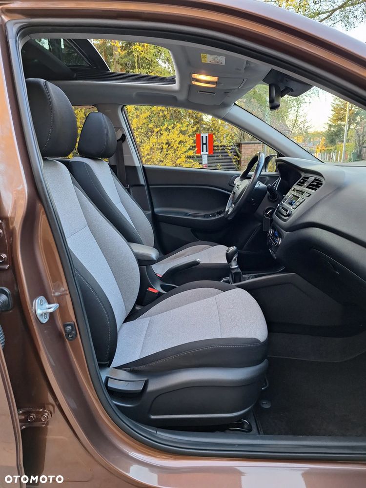 Hyundai i20 1.4 YES Gold - 22