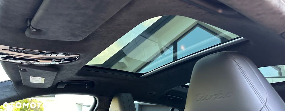 Porsche Panamera Turbo Sport Turismo - 9