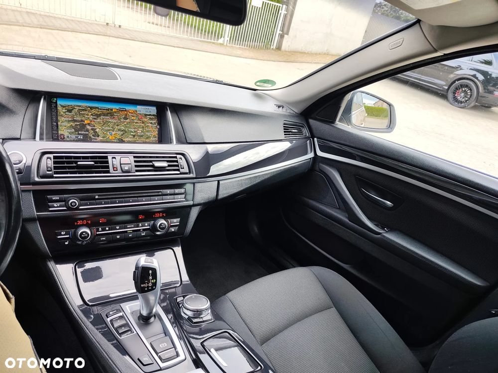 BMW Seria 5 520d - 25