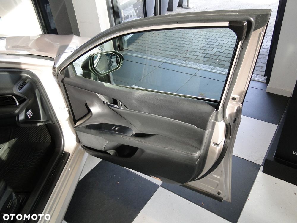 Toyota Camry - 14