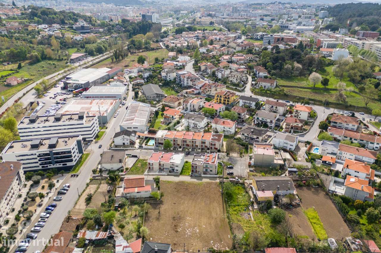 Terreno Urbano com projeto aprovado para moradia T4 térrea OASI - Grande imagem: 3/17