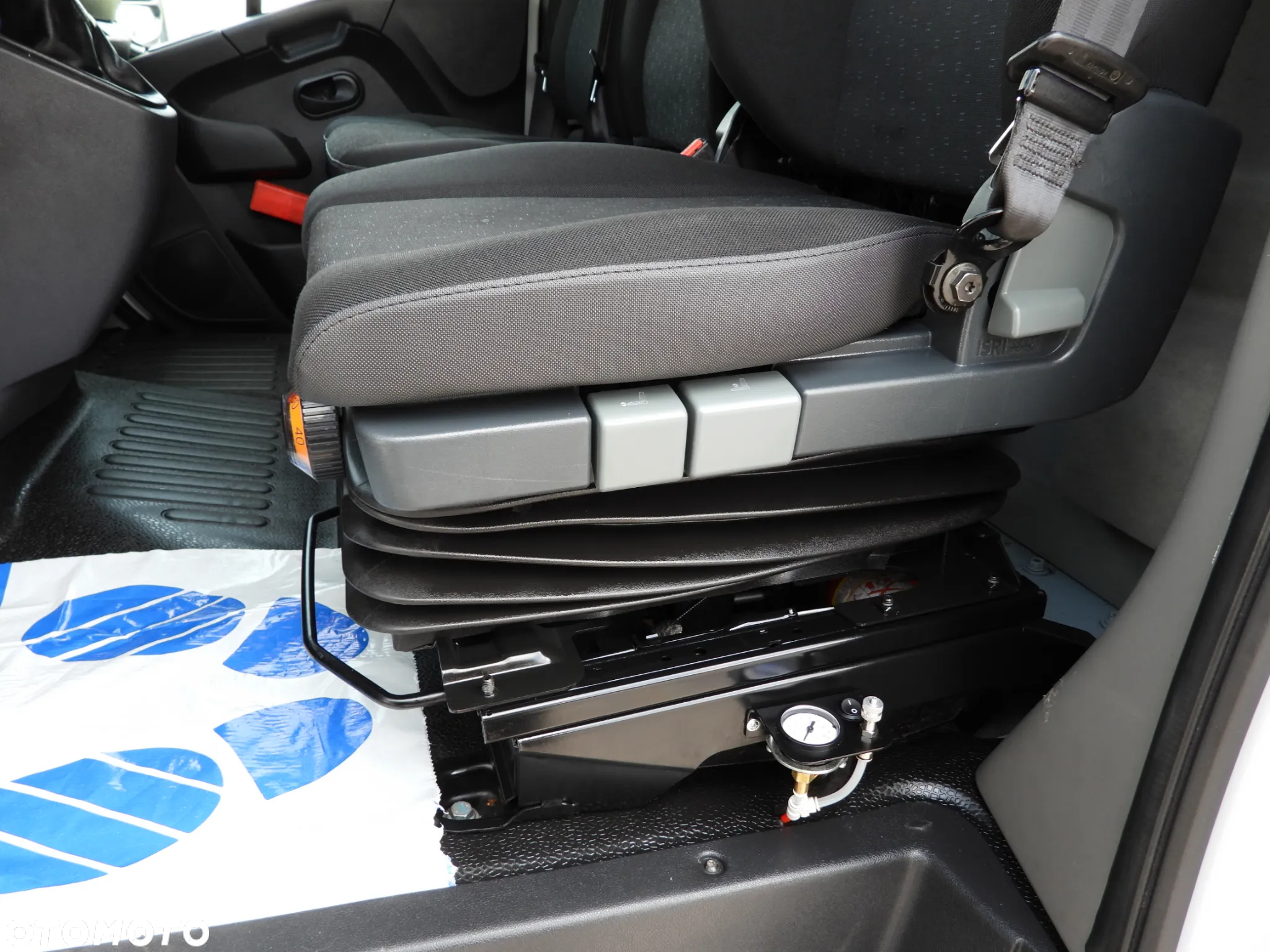 Opel MOVANO  PLANDEKA WINDA 9 PALET WEBASTO TEMPOMAT LEDY PNEUMATYKA KLIMATYZACJA 165KM [ 269277 ] - 29
