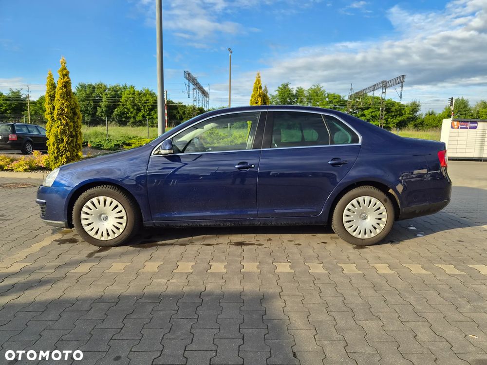 Volkswagen Jetta 1.6 Comfortline - 4