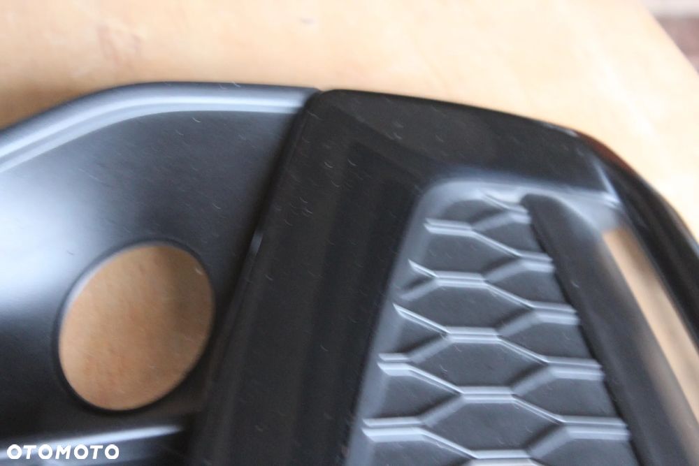 KRATKA ZDERZAKA PRAWA AUDI A4 B9 LIFT S LINE 8WD807682M 2022 - 4