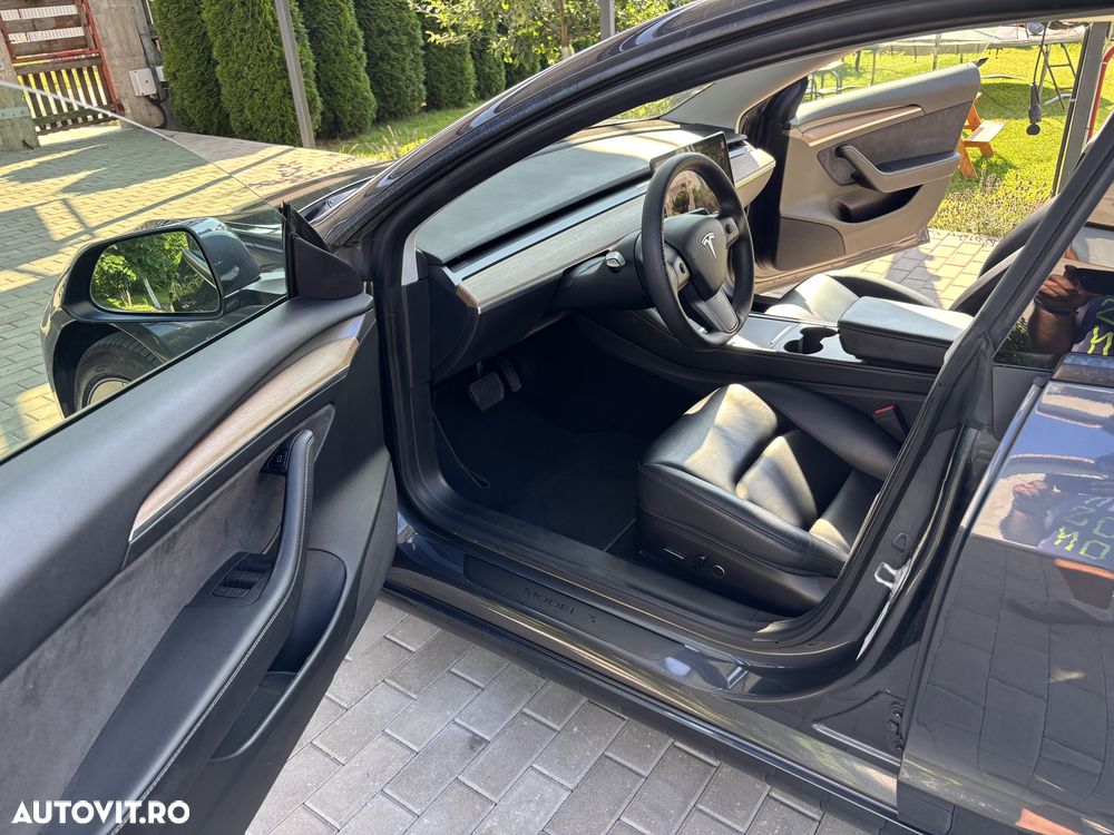 Tesla Model 3 - 4