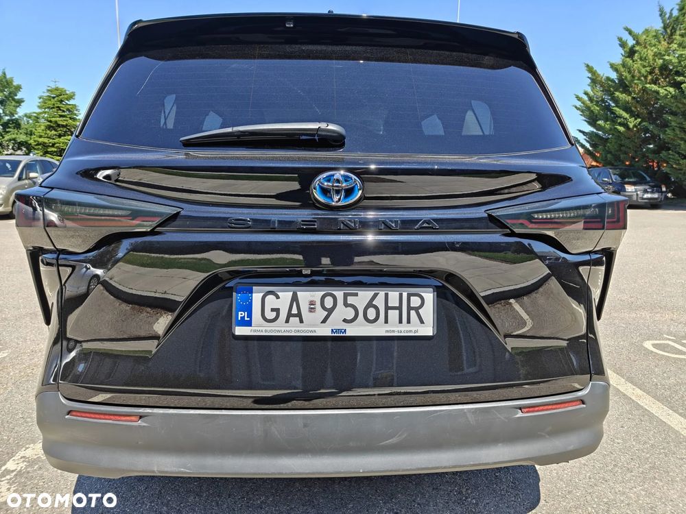 Toyota Sienna - 4