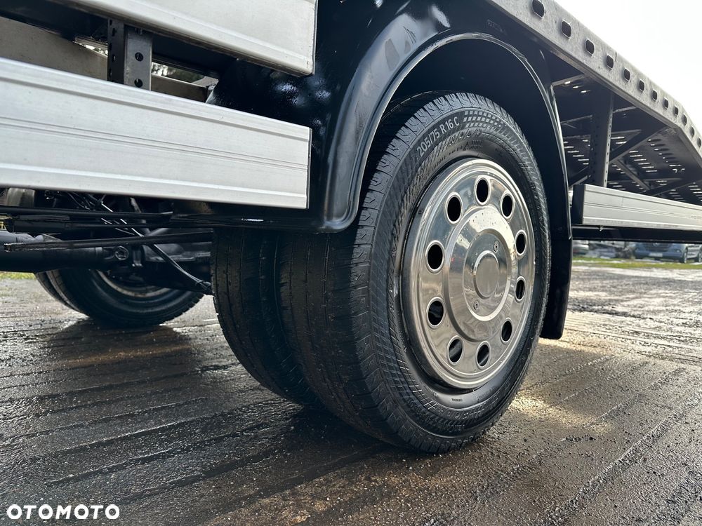 Mercedes-Benz Sprinter - 25