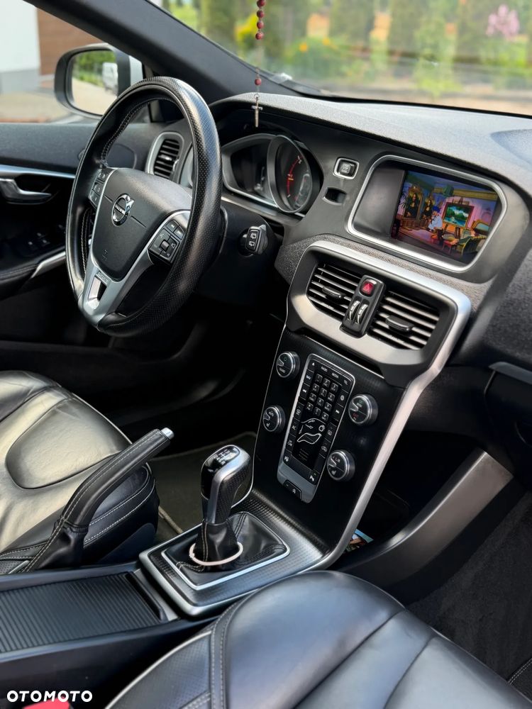 Volvo V40 D3 Drive-E R-Design Momentum - 21