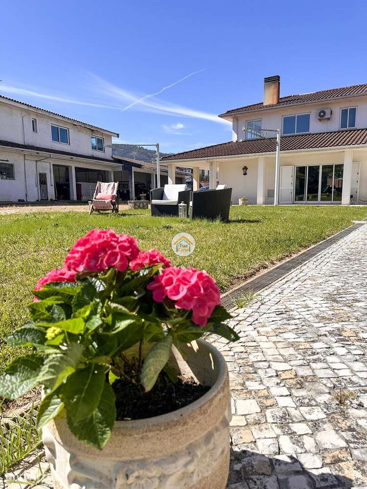 Moradia T5 para venda no centro da Vila da Lousã - Grande imagem: 4/22