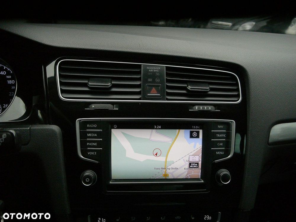 Volkswagen Golf - 24