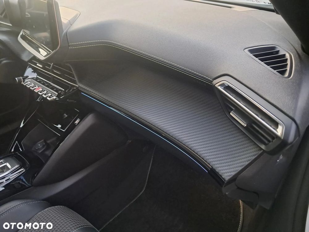 Peugeot 2008 PureTech 130 EAT8 GT - 28