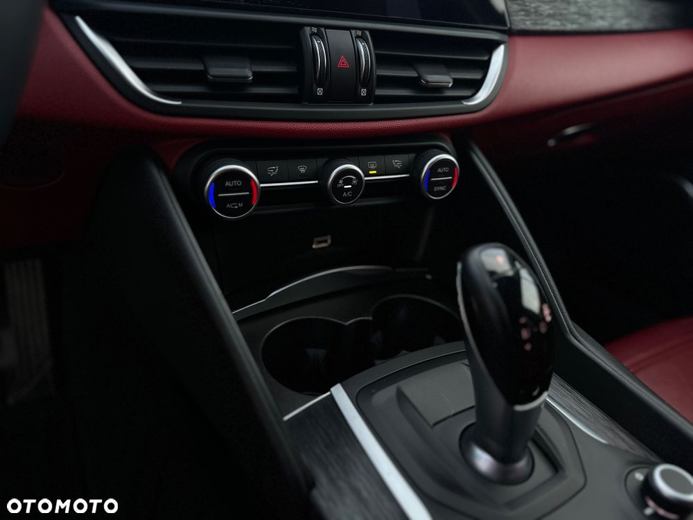 Alfa Romeo Giulia 2.0 Turbo 16V AT8 Veloce - 22