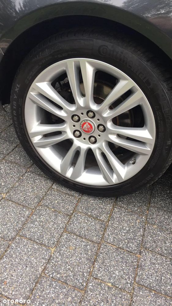 Jaguar XE 2.0 D R-Sport - 5