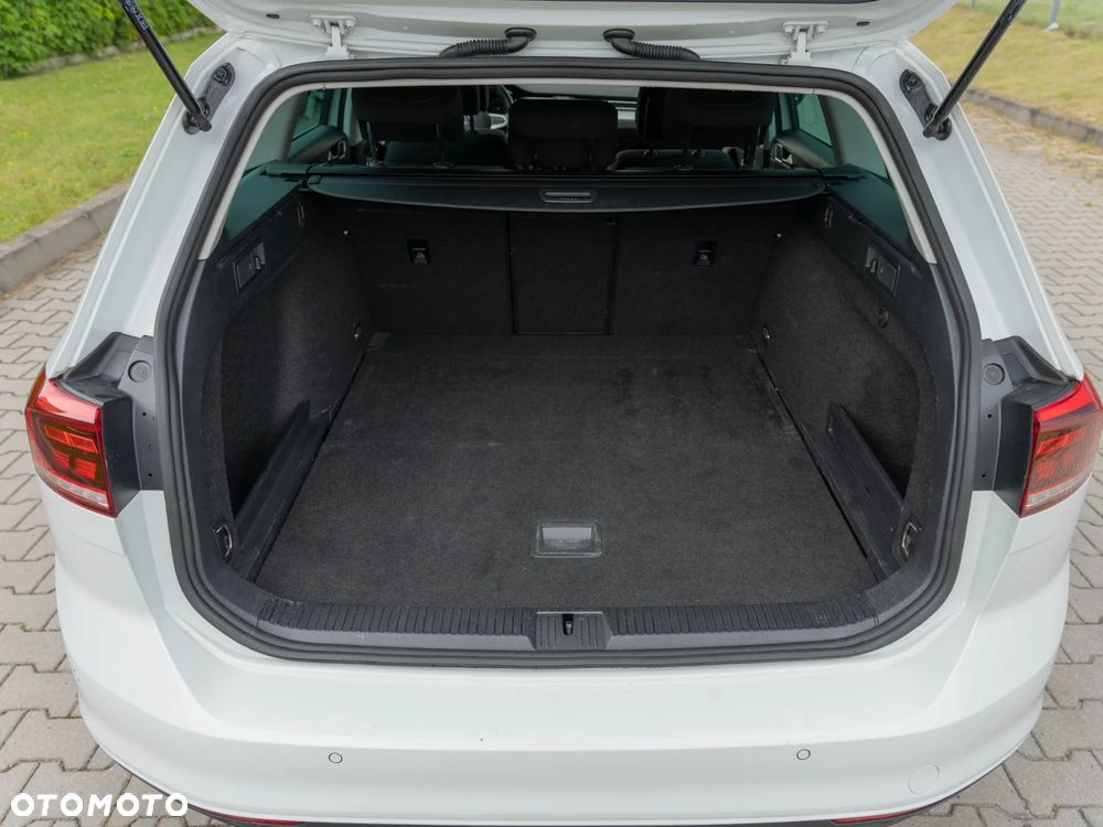 Volkswagen Passat Variant 1.5 TSI EVO Elegance - 14