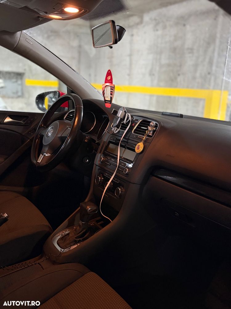 Volkswagen Golf - 8