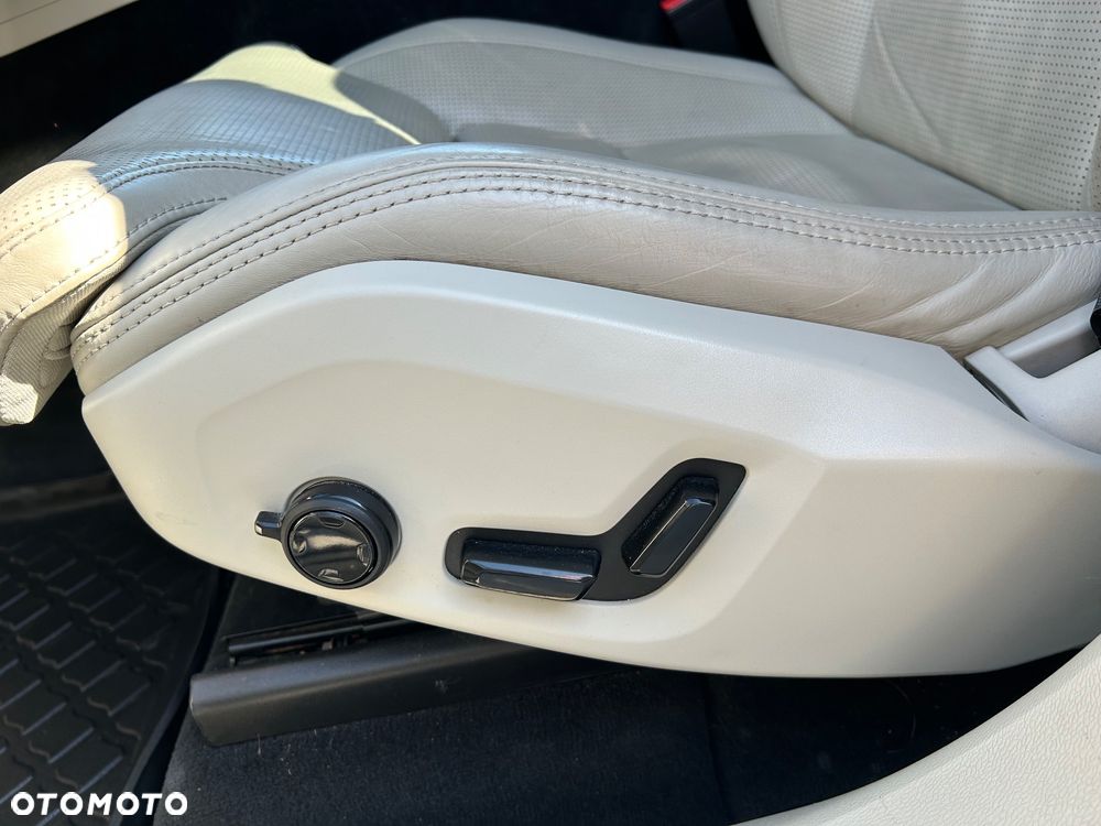 Volvo XC 60 D5 AWD Inscription - 25