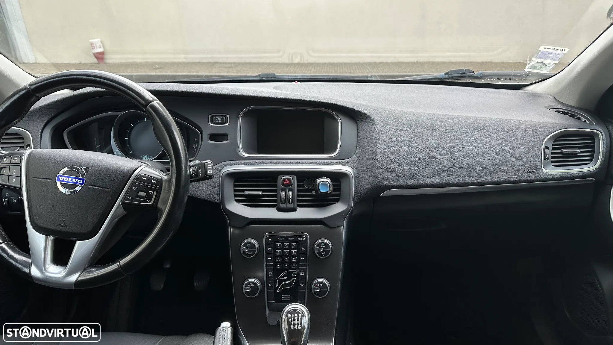 Volvo V40 1.6 D2 R-Design - 26