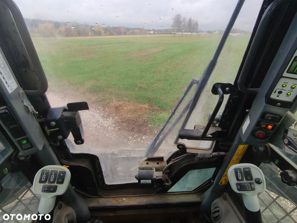 New Holland L220 - 10