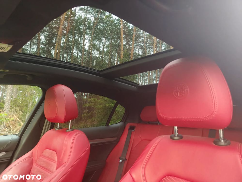 Alfa Romeo Stelvio 2.0 Turbo 16V AT8-Q4 Veloce Ti - 5