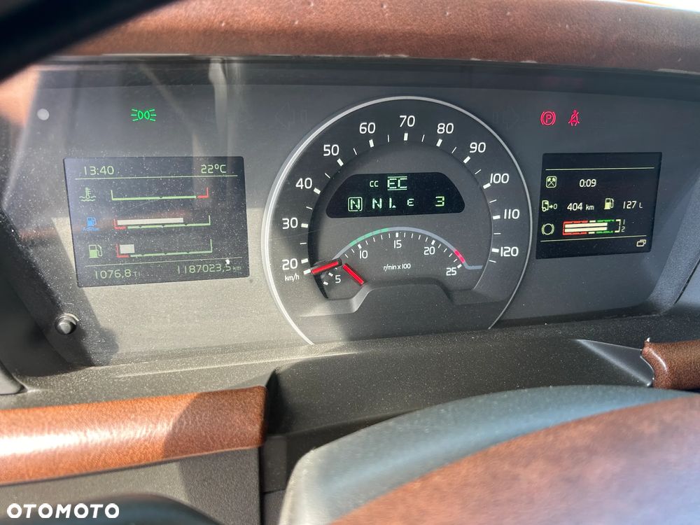 Volvo FH 500 AUTOMAT / HALOGENY ORUROWANIE / FULL SPOJLERY / LED / EURO 6 / TACHOGRAF NOWEJ GENERACJI / PRZÓD NOWE OPONY DUNLOP / 2015 ROK !! - 26