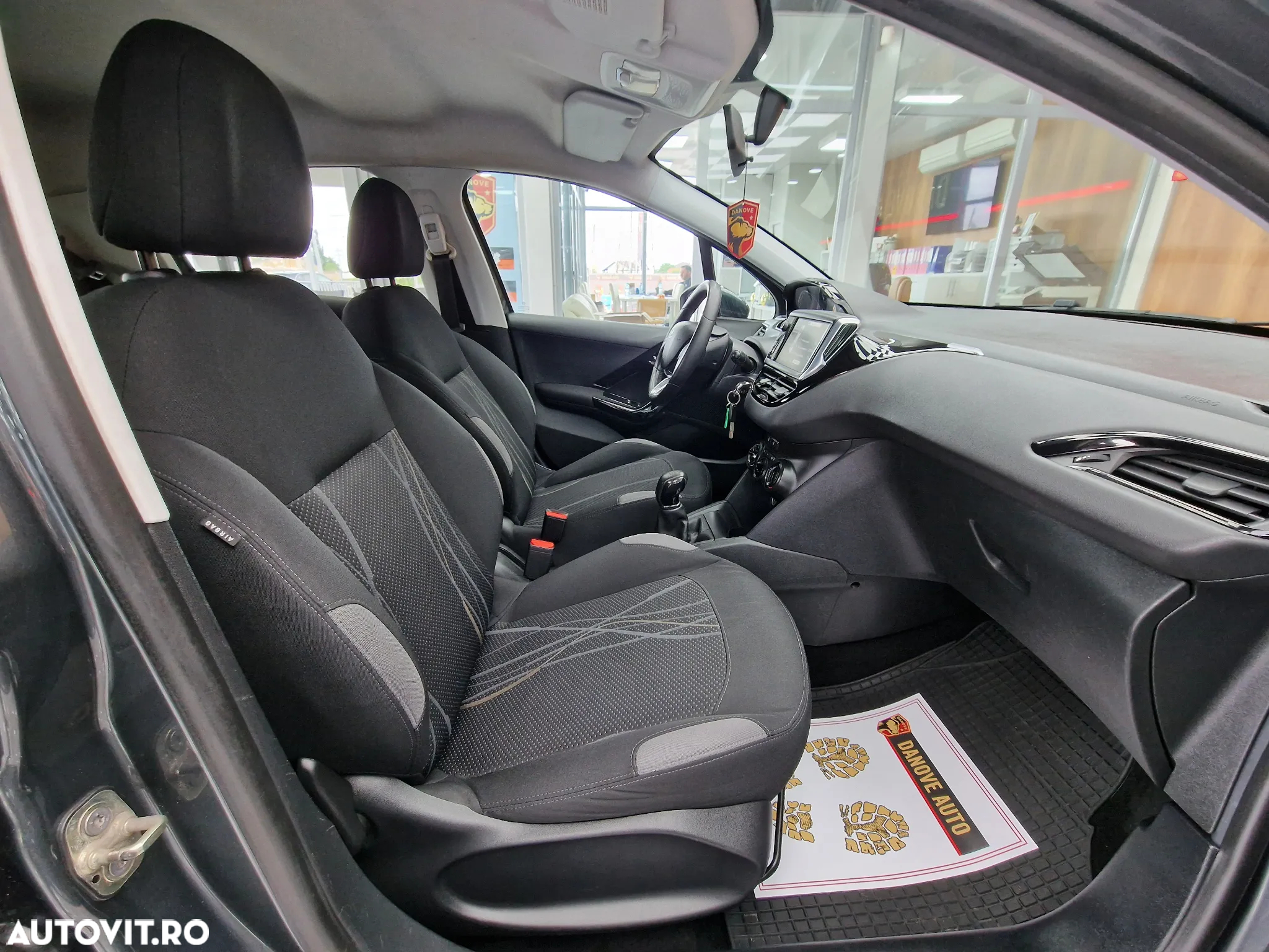 Peugeot 208 1.2 L PureTech Active - 13