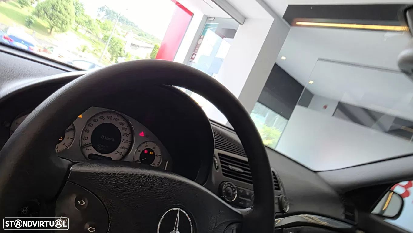 Mercedes-Benz E 220 CDi Avantgarde - 39