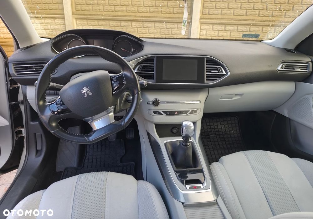 Peugeot 308 1.6 THP Allure - 17