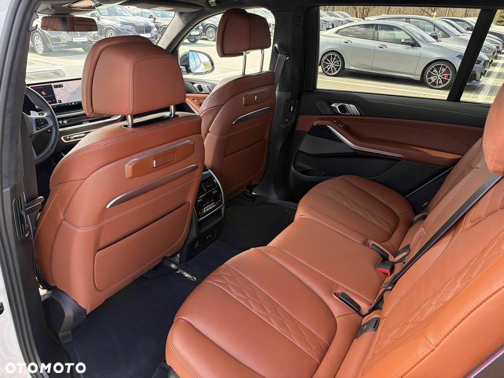 BMW X7 - 28