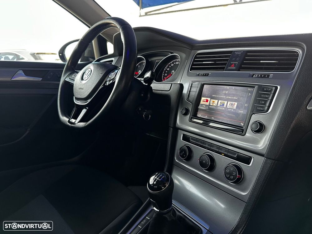 VW Golf 1.6 TDI Confortline - 29