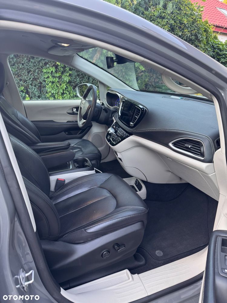 Chrysler Pacifica - 30